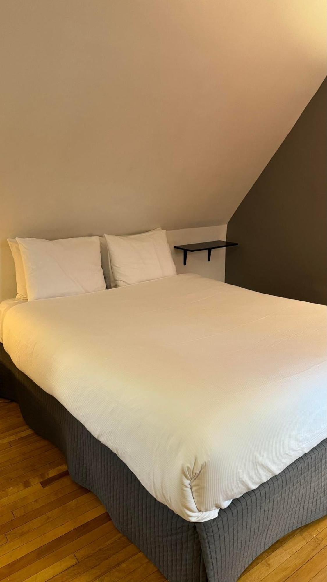 Couette-café Le Grisons 2*